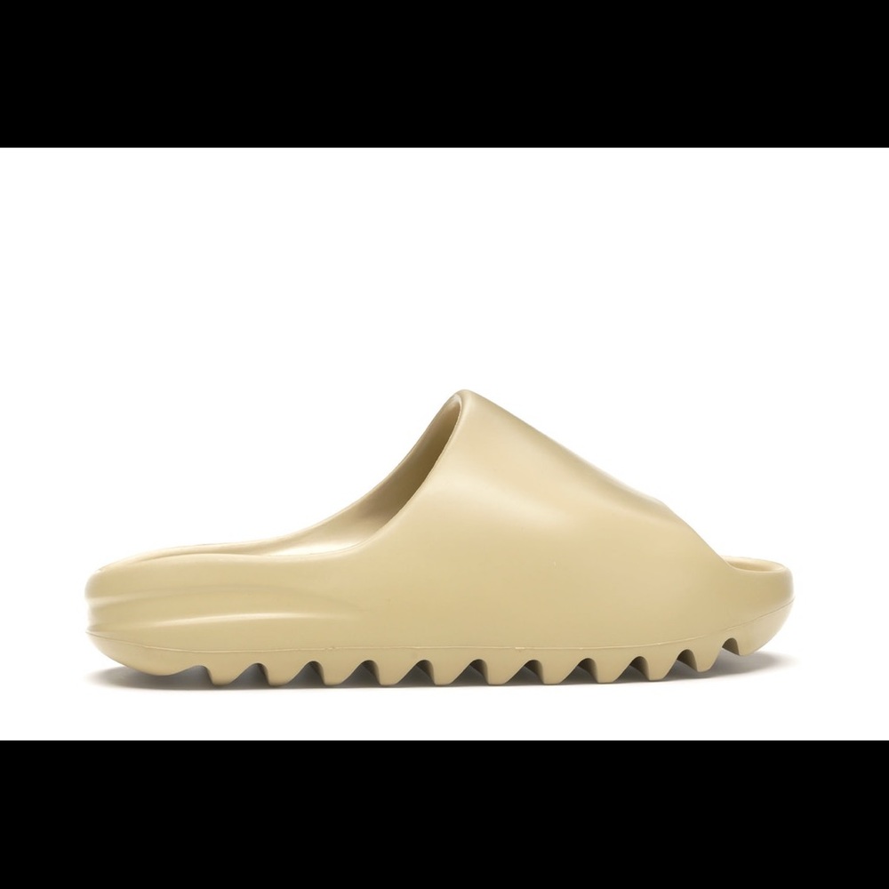 Yeezy Desert Sand Slides Size 6 (men’s)